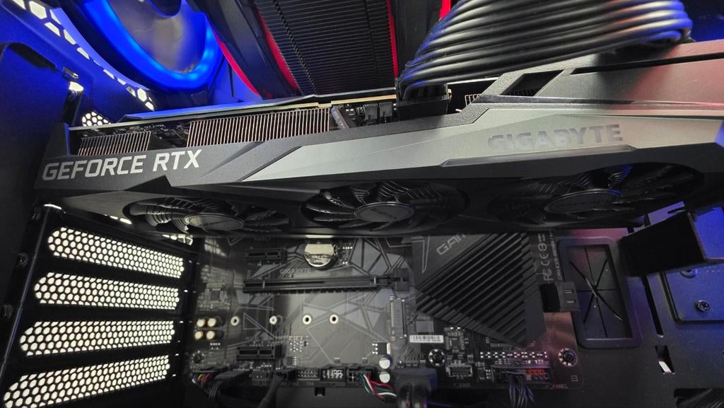 Gigabyte GeForce RTX 3060 Ti Gaming OC V2 - 3 Fans - Topcond, Enlèvement