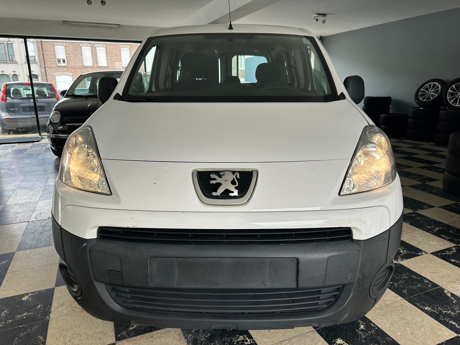 Peugeot Partner Partner Tepee 1.6 HDi Premium **BTW Auto**, Auto's, Voorwielaandrijving, Zwart, 4 cilinders, https://public.car-pass.be/vhr/0a38ef67-b37d-41a8-bcc8-003ef5d8a6a9