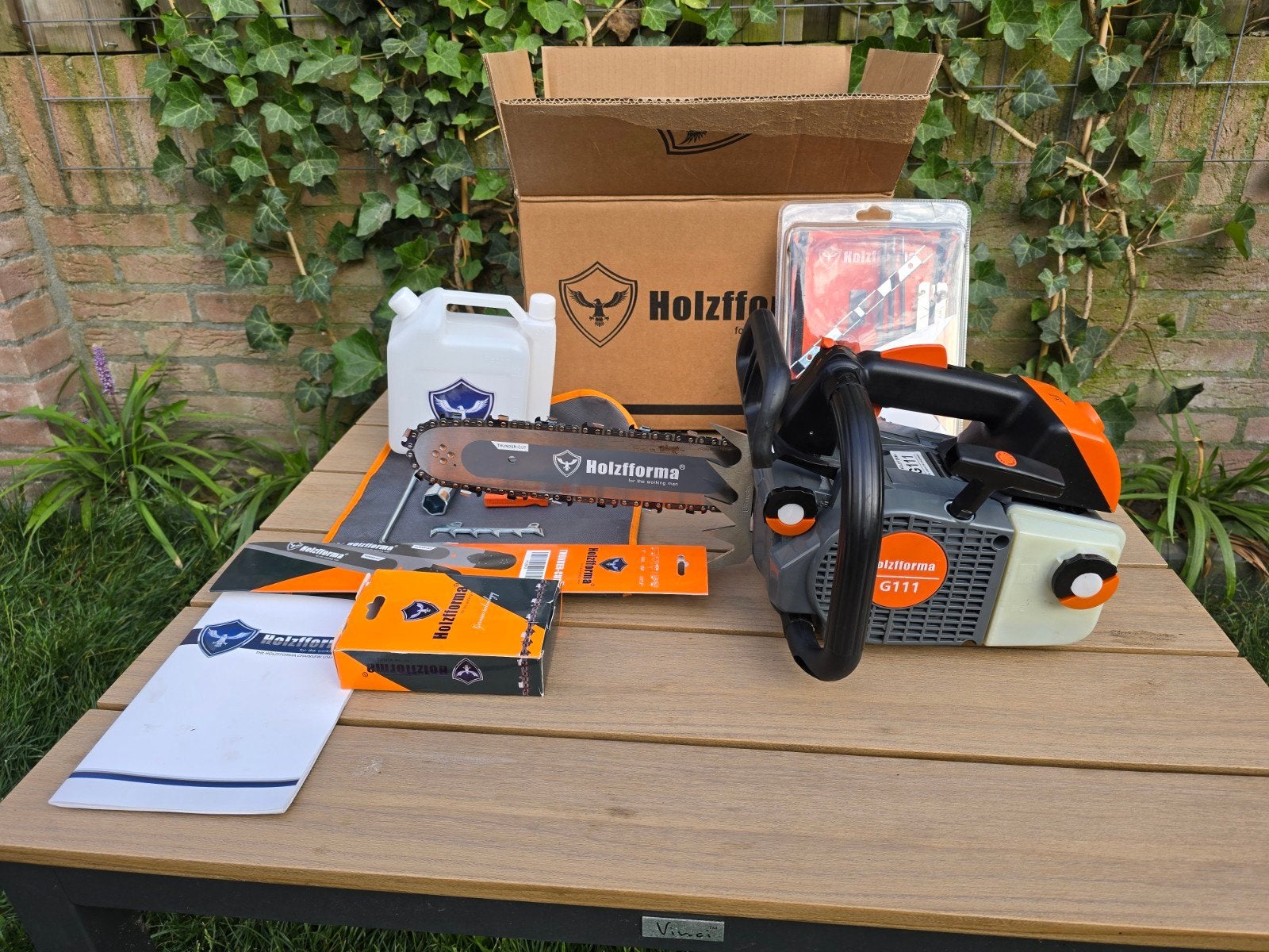 Nouvelle tronçonneuse à essence Holzfforma G111
+ garantie, Jardin & Terrasse, Enlèvement ou Envoi, Neuf, Essence
