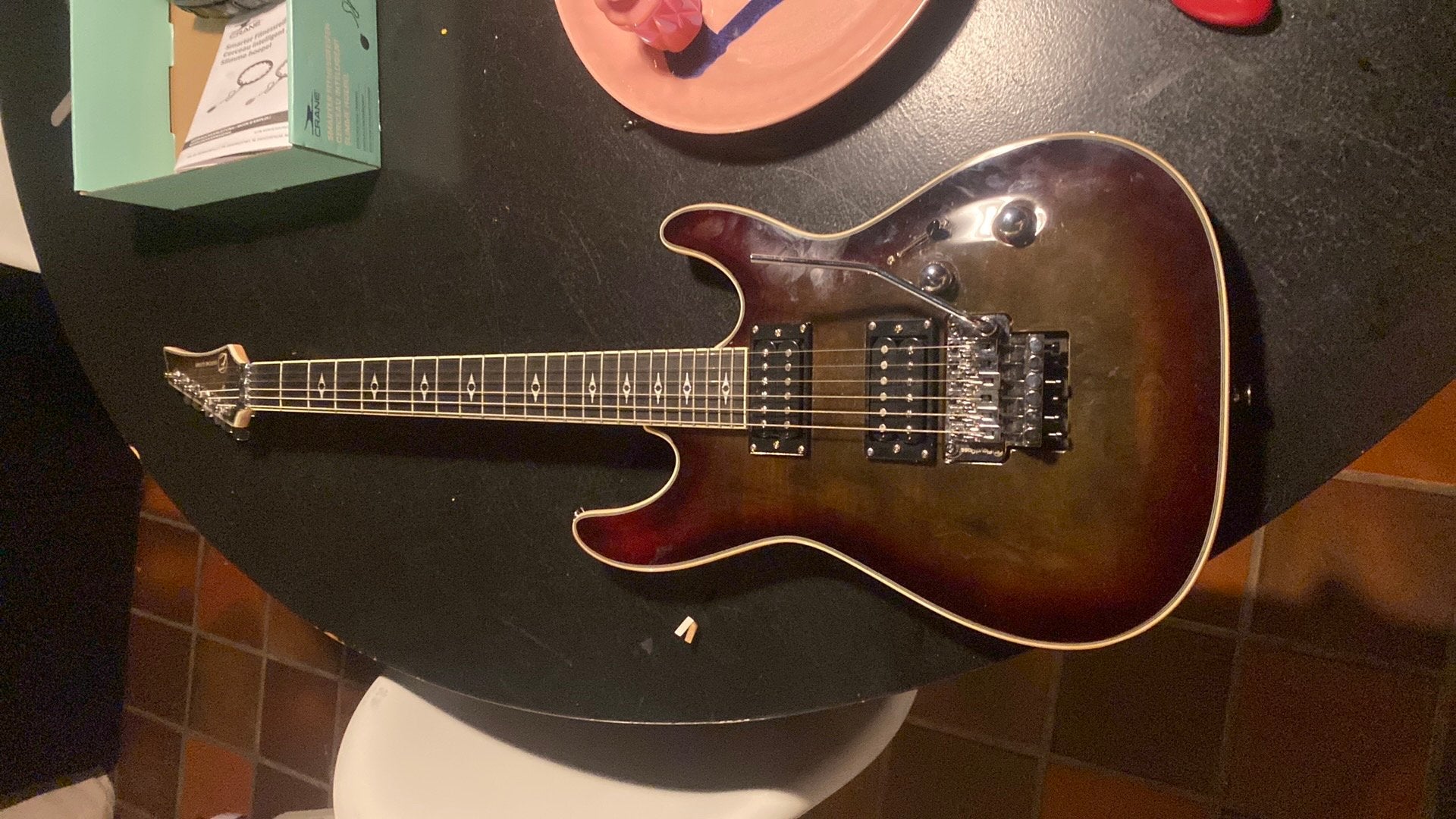 Elektronische guitar, Muziek en Instrumenten, Snaarinstrumenten | Gitaren | Elektrisch, Ophalen, Zo goed als nieuw, Solid body