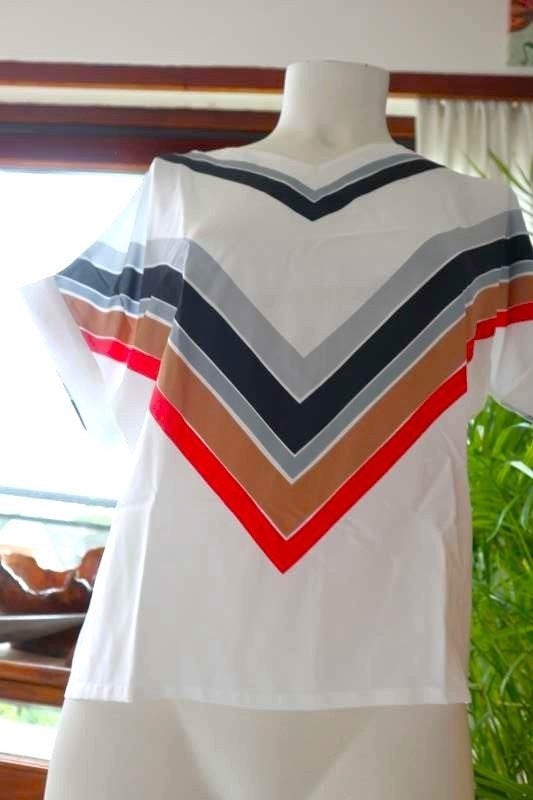creatief kleurrijk bijzonder T-shirt, Kleding | Dames, T-shirts, Maat 38/40 (M), Overige kleuren, Ophalen of Verzenden, Zo goed als nieuw
