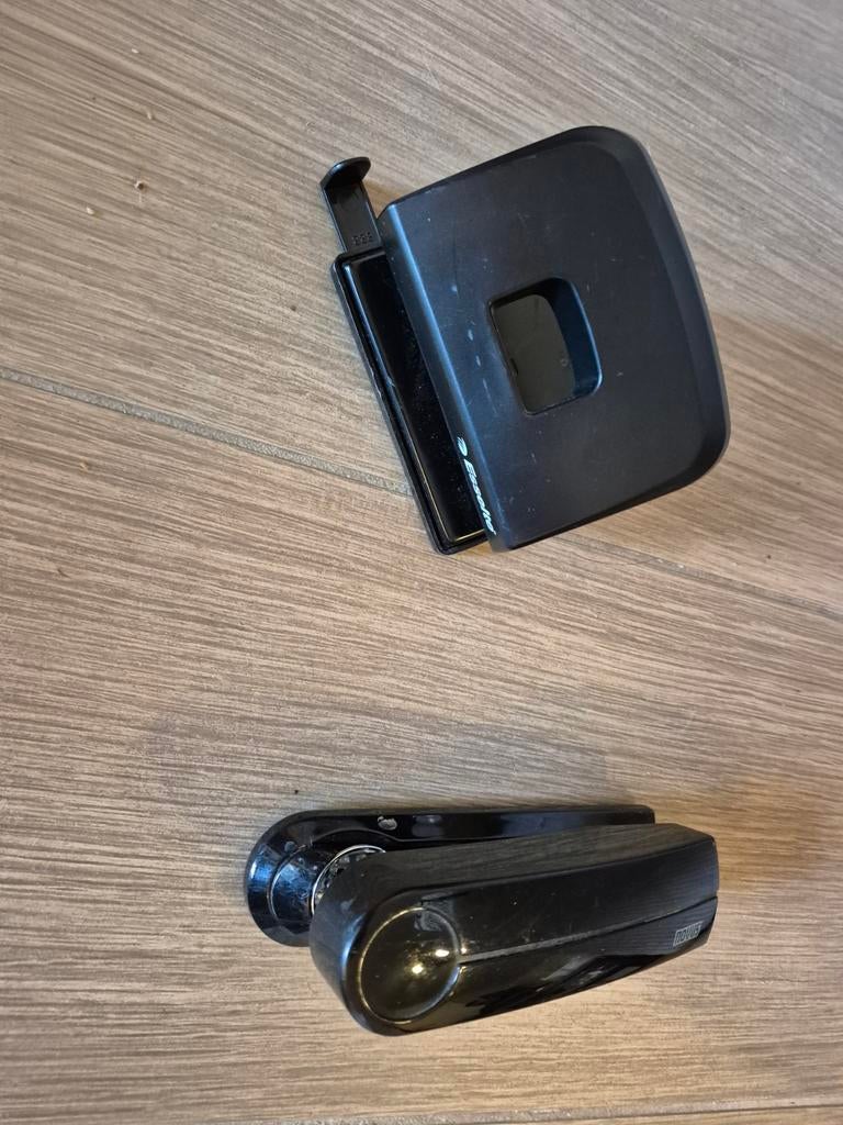 Perforator esselte en nietjesmachine, Enlèvement