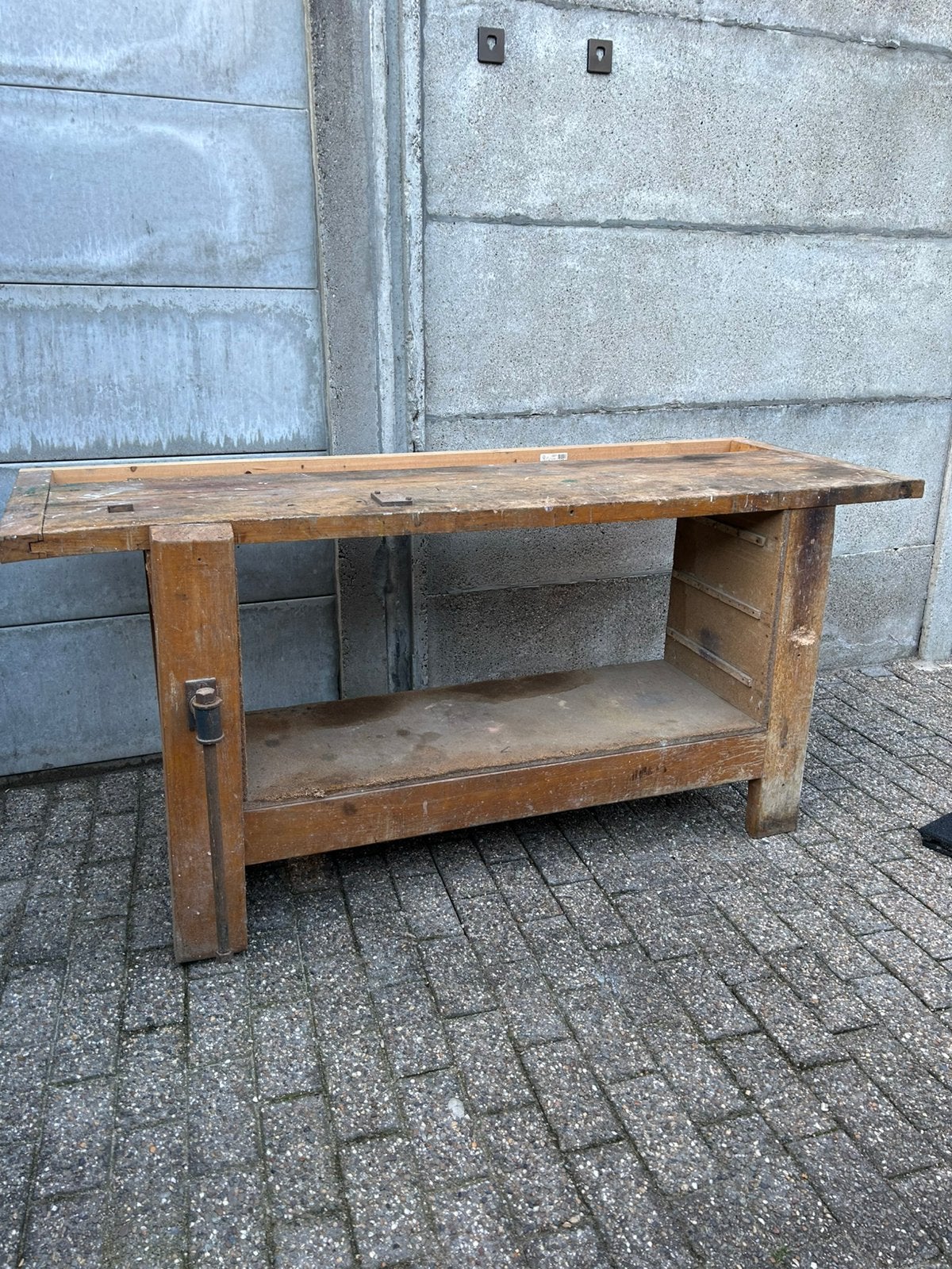Oude werkbank met bankschroef, Ophalen, Zo goed als nieuw, Bankschroef