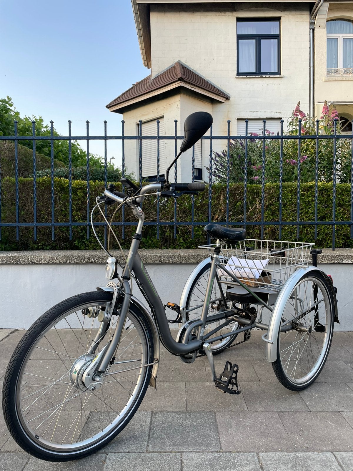 Tricycle à assistance électrique Tri-Bike état neuf, Divers, Chaises roulantes, Comme neuf, Enlèvement ou Envoi