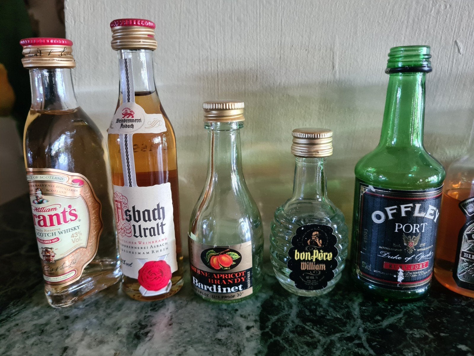miniatuur alcohol flesjes, Verzamelen, Ophalen