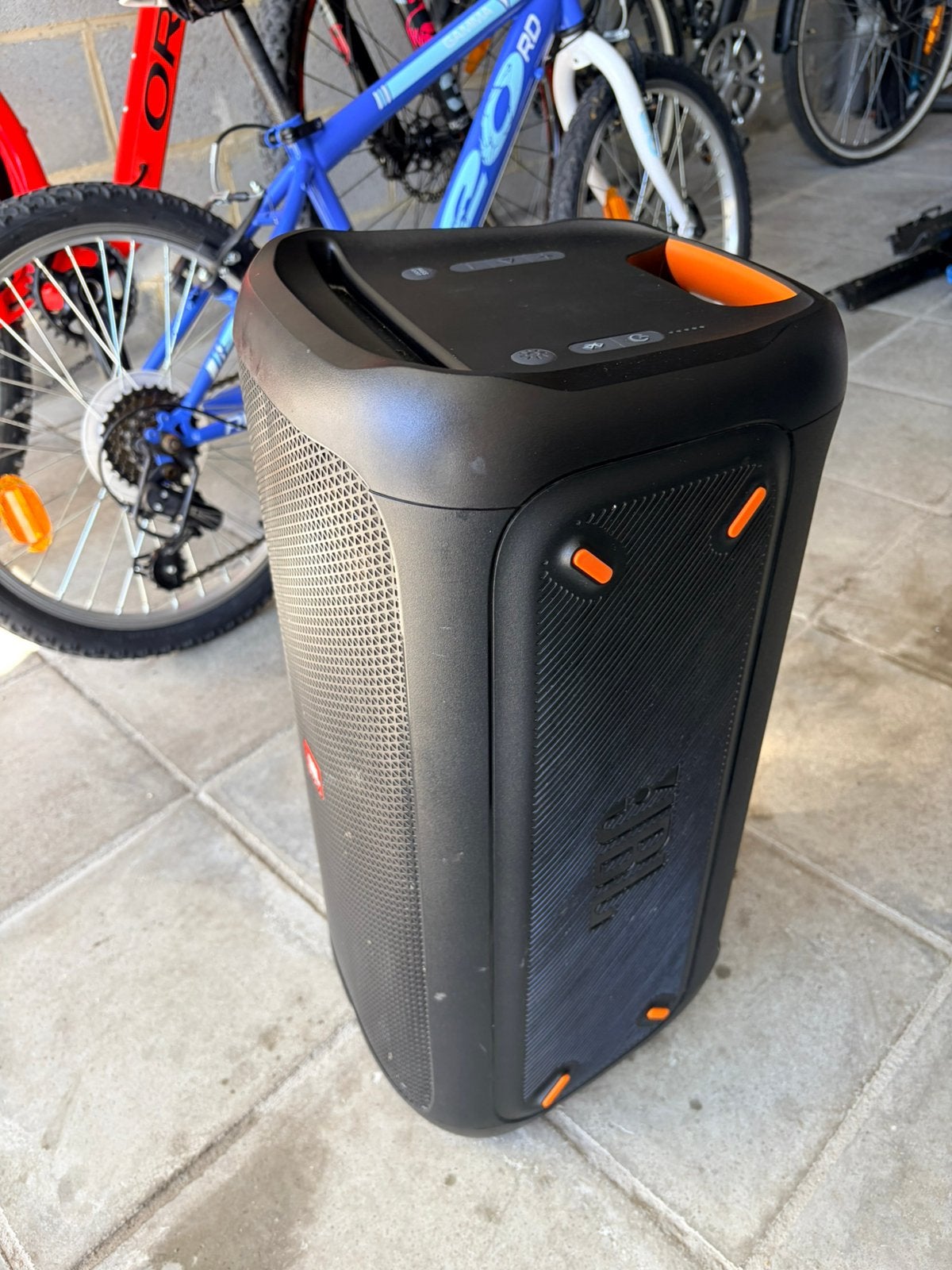 JBL PartyBox 100 – Bluetooth –Prête à l’emploi, Enlèvement