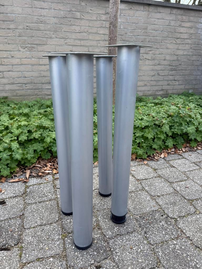 4 Tafelpoten verstelbaar in hoogte in ALU., Maison & Meubles, Pièces pour table, Pied de table, 50 à 100 cm, Enlèvement, Utilisé