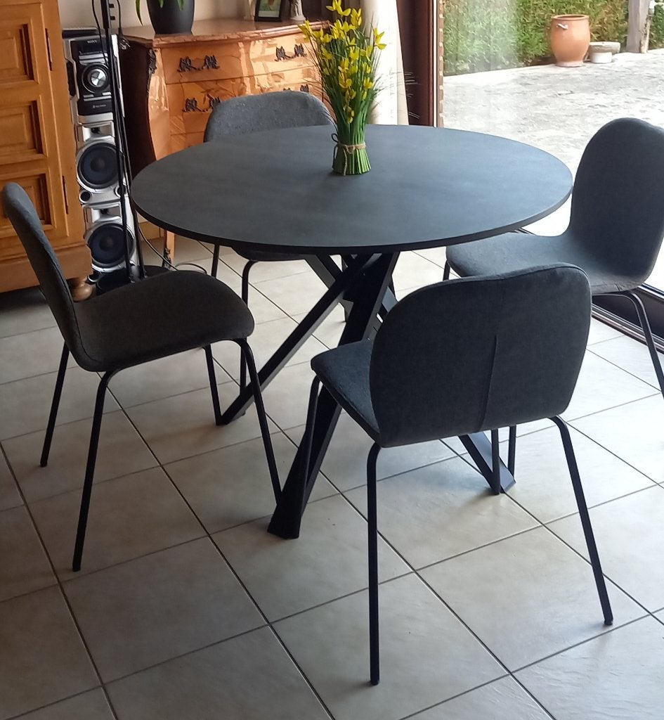 Tafel met 4 stoelen van Ikea, Ophalen, Kunststof, Rond, Zo goed als nieuw