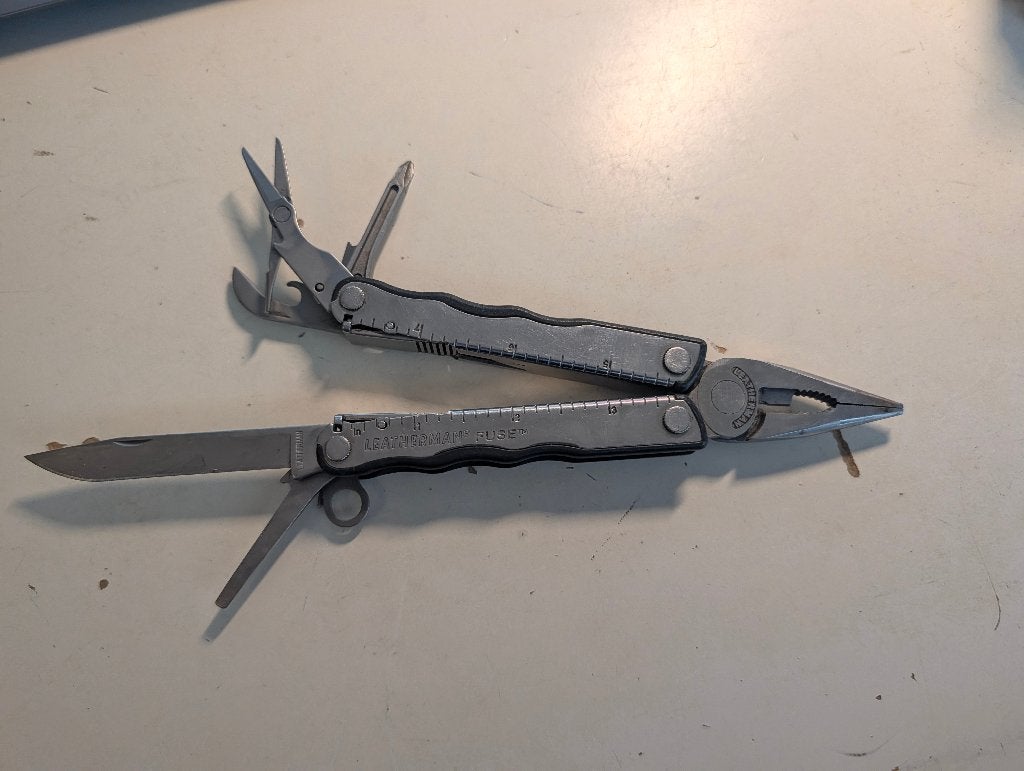 outil multifonction Leatherman Fuse, Caravanes & Camping, Outils de camping, Enlèvement ou Envoi, Utilisé