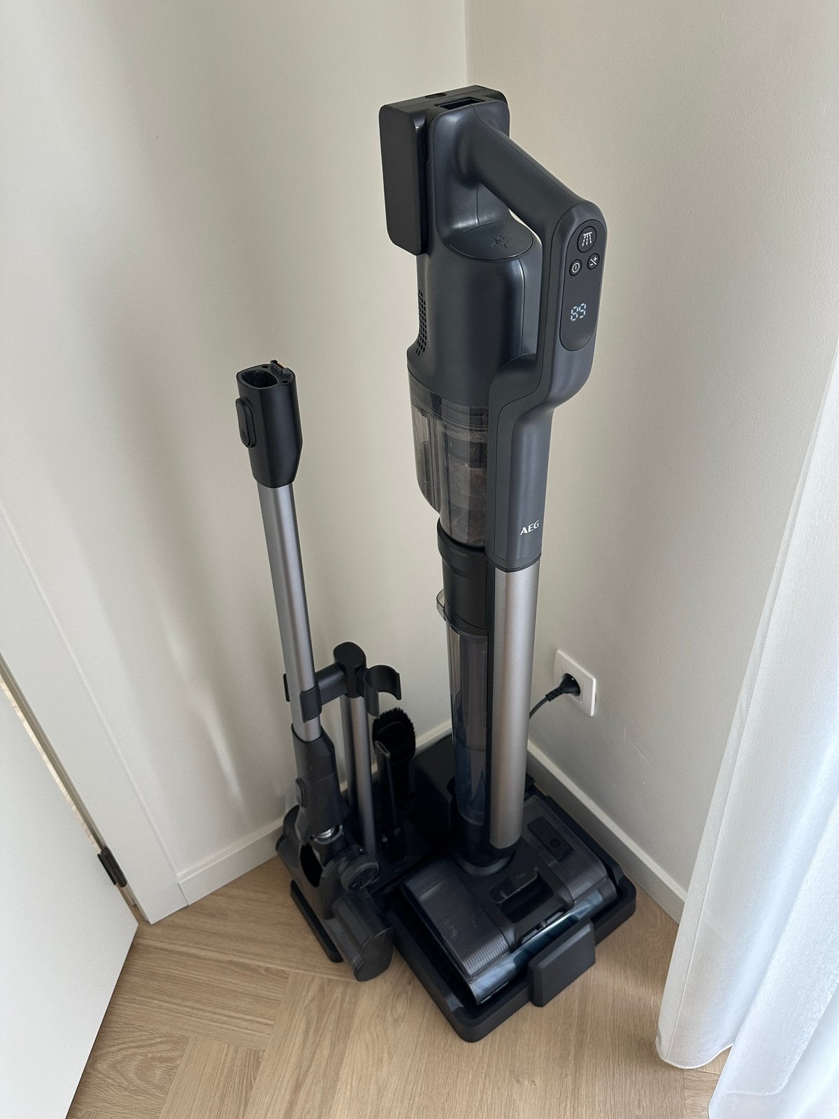 AEG Ultimate 8000 - Vloerreiniger - Wet & Dry - 2-in-1, Elektronische apparatuur, Ophalen, Zo goed als nieuw, Steelstofzuiger