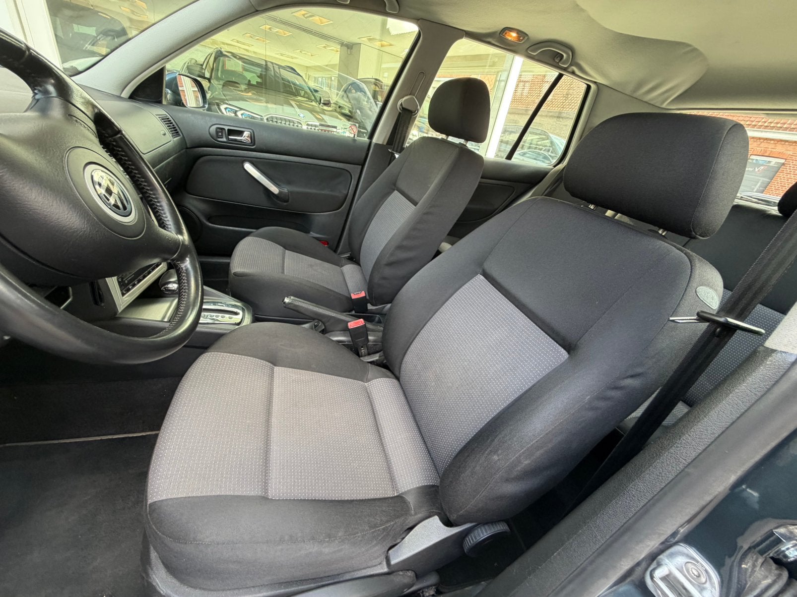 Volkswagen Golf 1.6 Automaat, 75 kW, Stof, Zwart, 4 cilinders