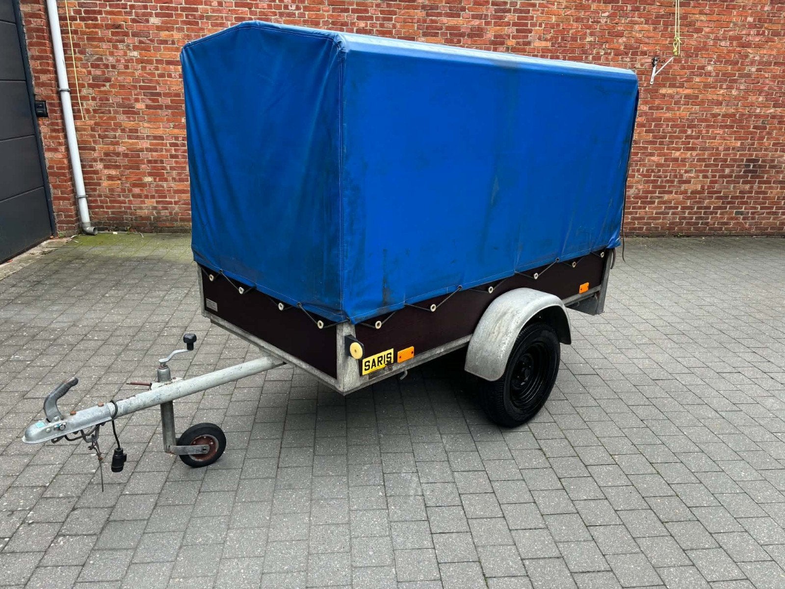 Aanhangwagen met huif Saris, Enlèvement, Utilisé