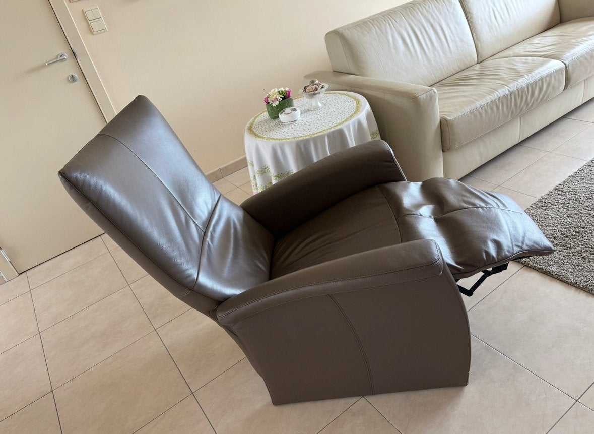 Bruine leren fauteuil met mechanische relaxfunctie, Huis en Inrichting, Ophalen, Gebruikt, 100 tot 125 cm, Leer