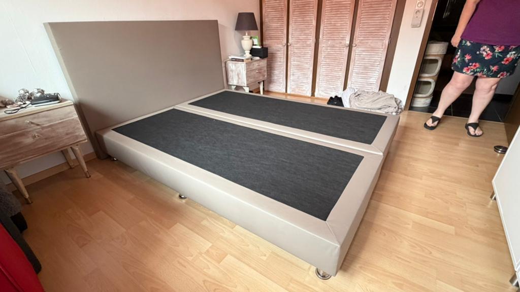 Boxspring in lederlook taupe kleur, Ophalen, Gebruikt, Overige kleuren, 210 cm