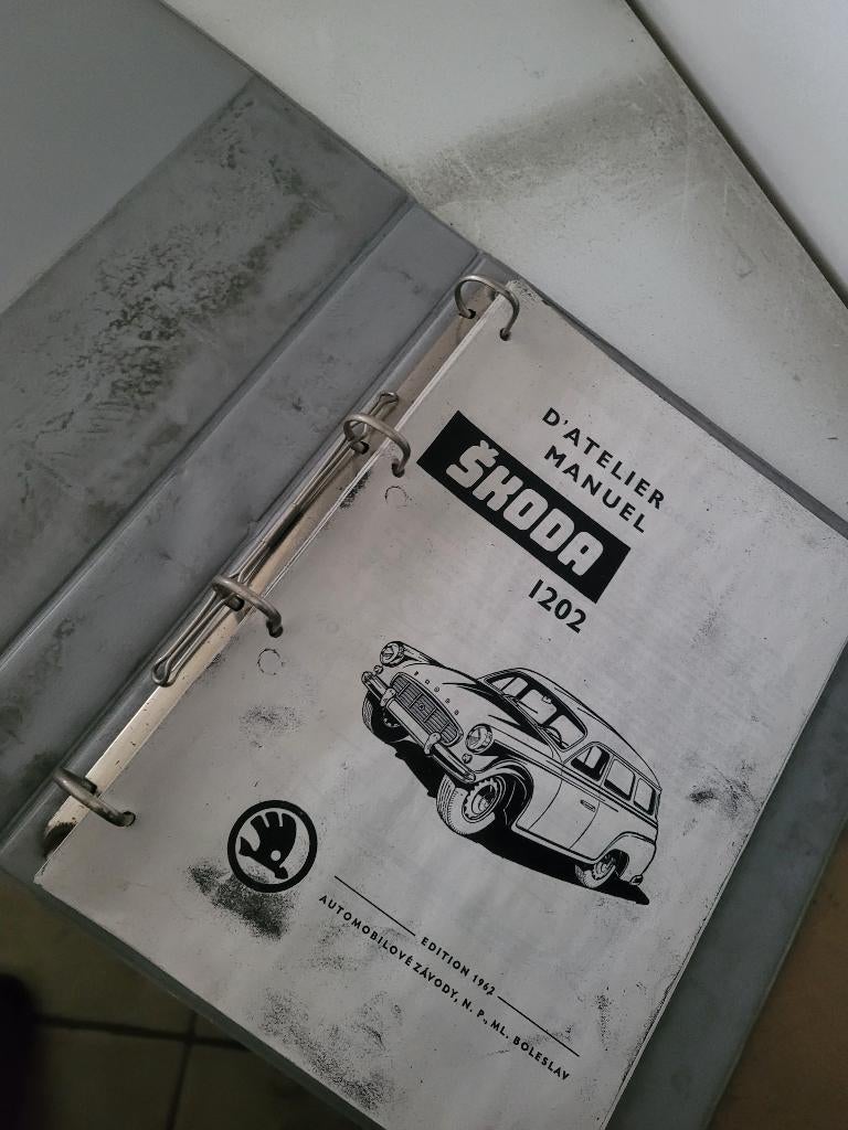 SKODA 1202 Werkplaatshandboek - Editie 1962 (Frans), Auto diversen, Handleidingen en Instructieboekjes, Ophalen