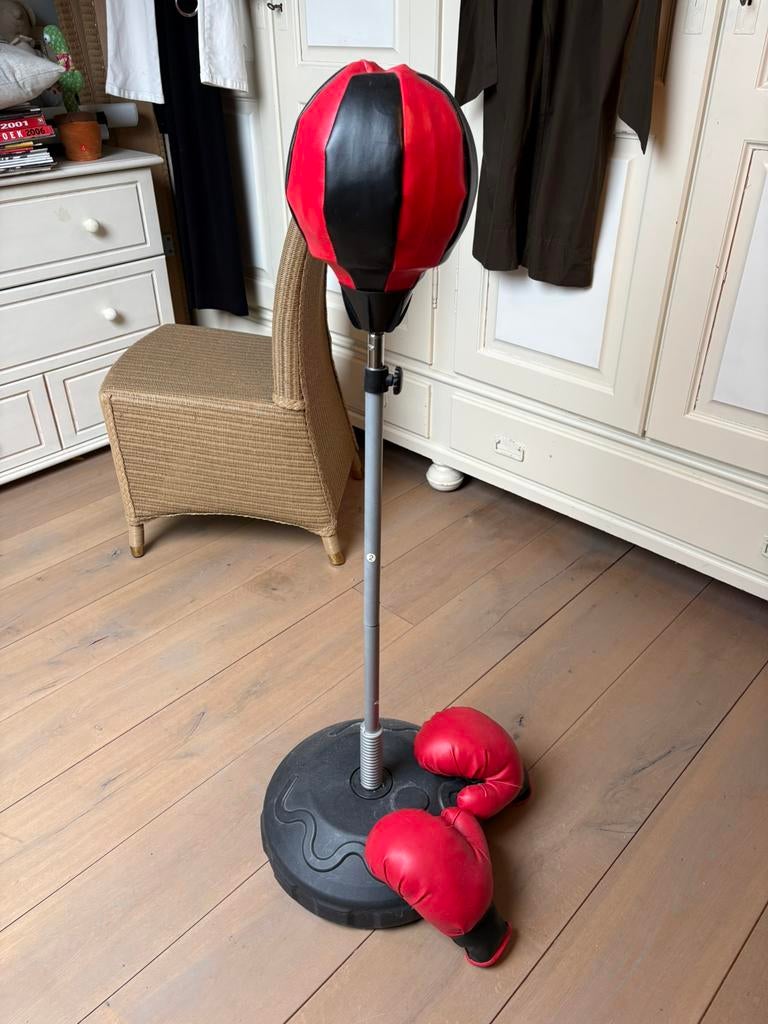 Boksbal en handschoenen, Enlèvement, Punching-ball