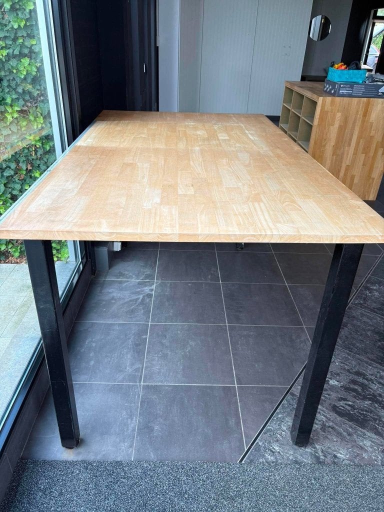 Hoge stevige tafel met houten blad en metalen frame, Ophalen, Gebruikt