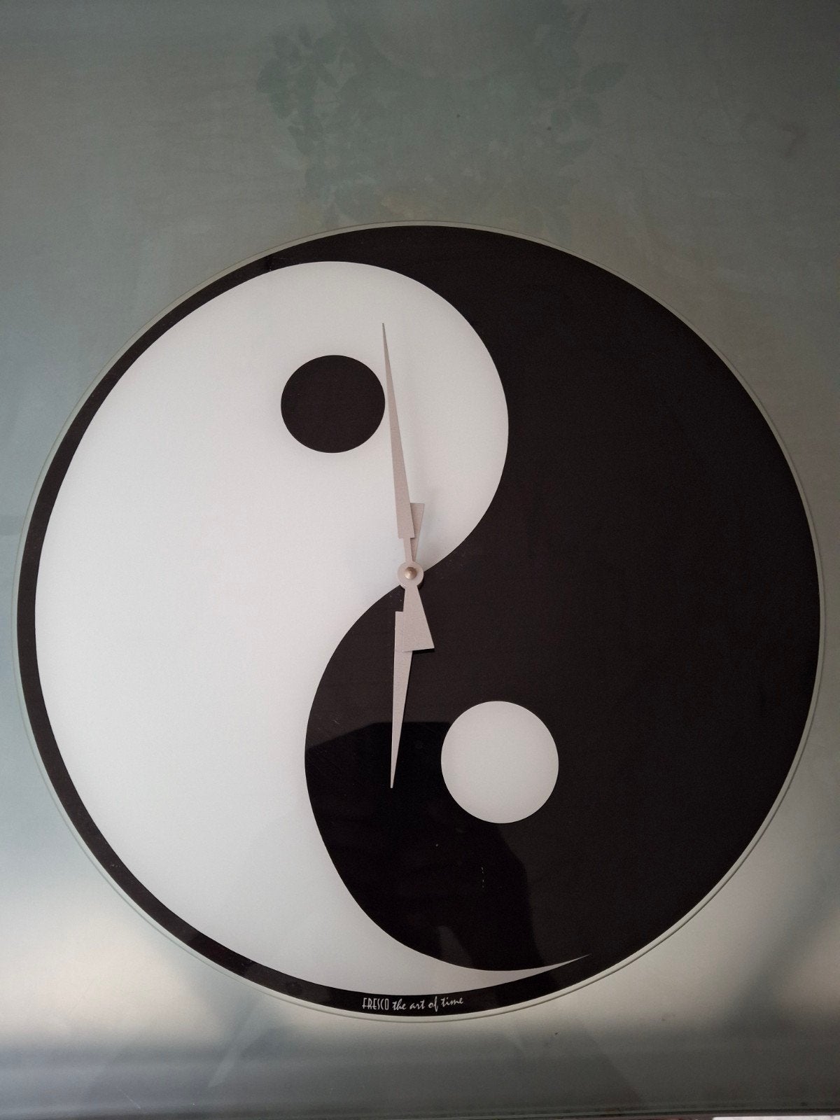 ying yang horloge, Enlèvement