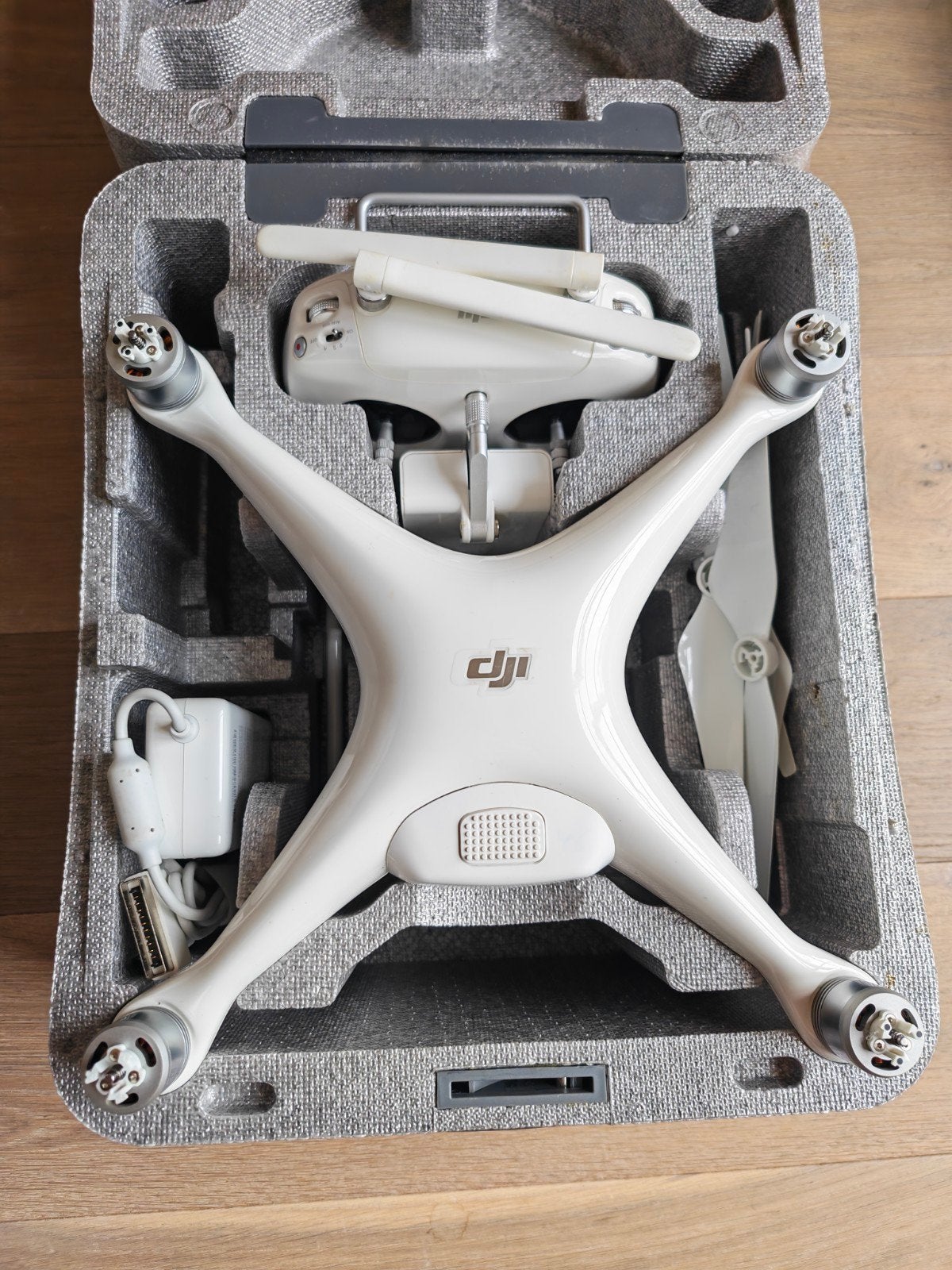 DJI Phantom 4 Advanced – complete set & originele koffer, Drone avec caméra, 900 g à 4 kg, Qualité supérieure, Utilisé