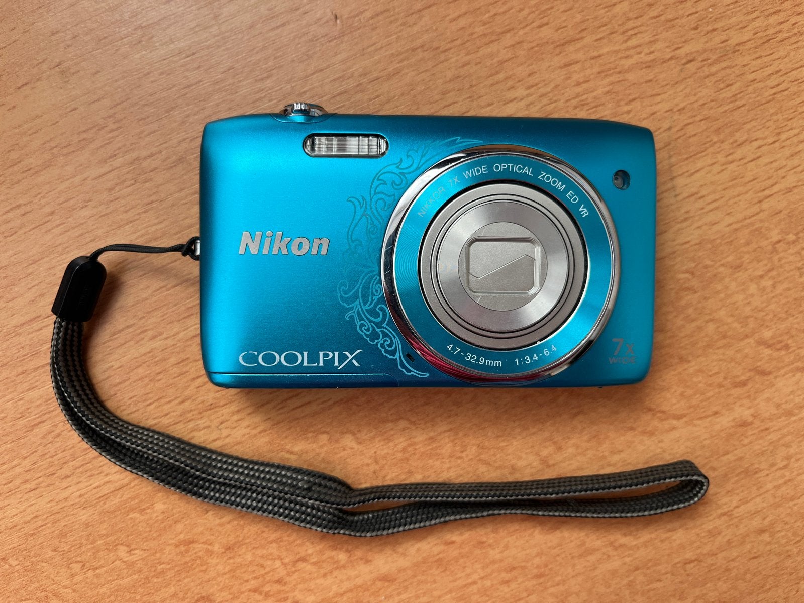 Appareil photo numérique Nikon Coolpix S3500 Nickel complets, Audio, Tv en Foto, Fotocamera's Digitaal, Ophalen of Verzenden, Zo goed als nieuw
