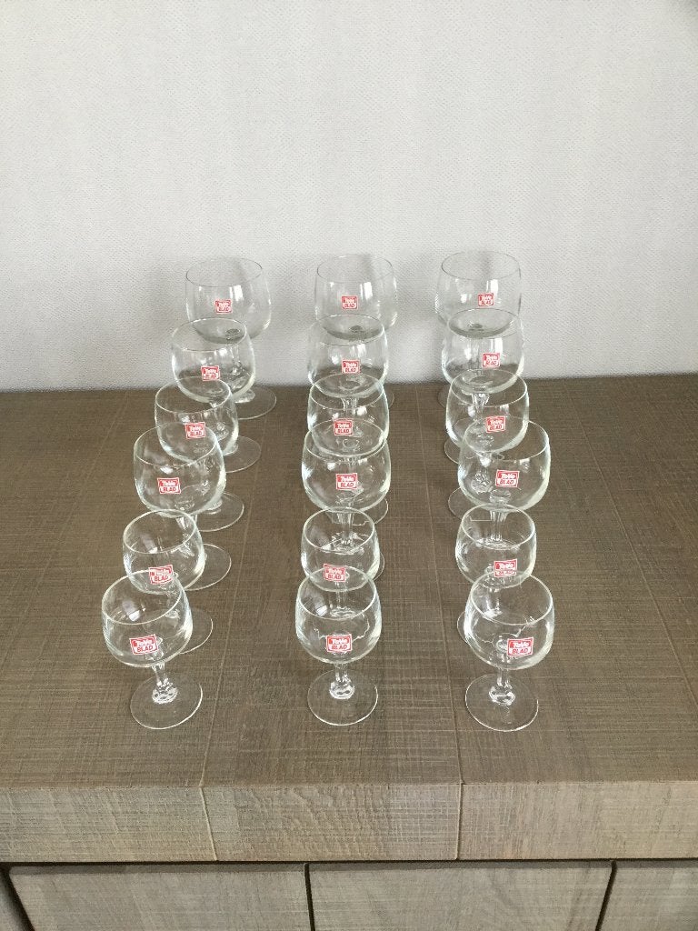 Set glaasjes 18-delig ( mooie voet ), Enlèvement ou Envoi, Comme neuf, Verre ou Verres
