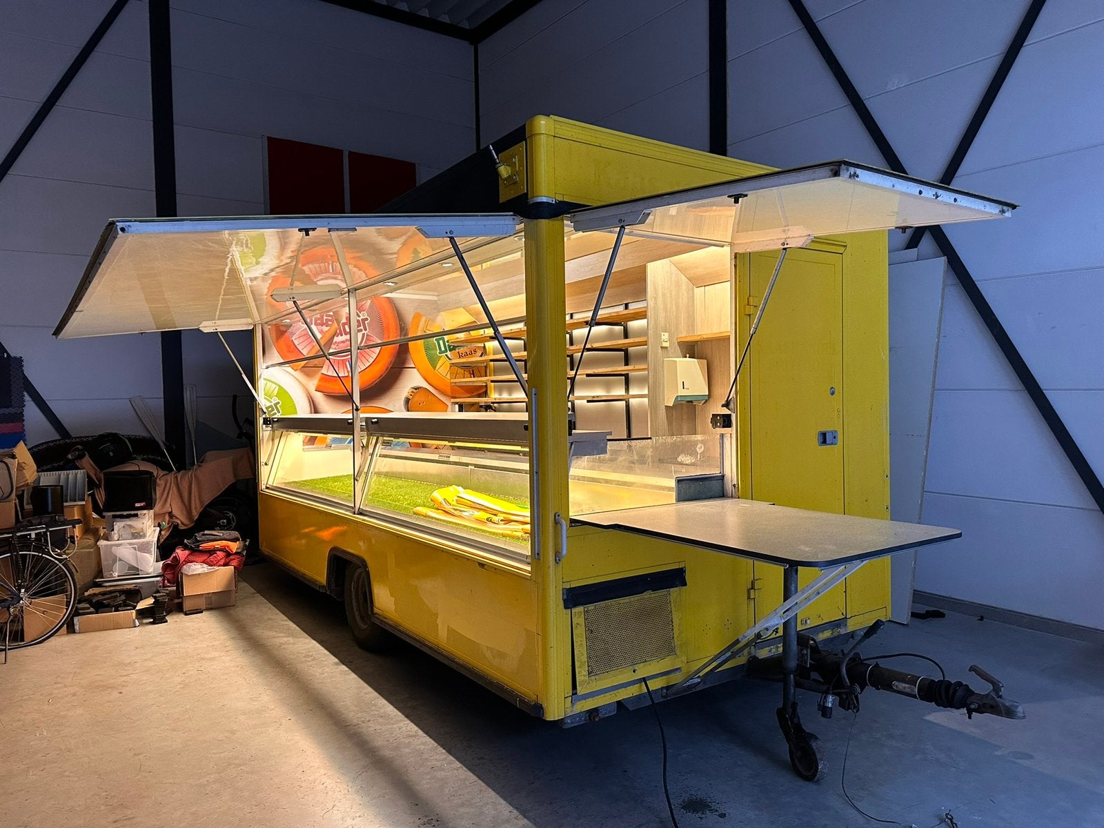 GEZOCHT: BORCO HÖHNS VERKOOPWAGEN foodtruck bakker vlees vis, Enlèvement
