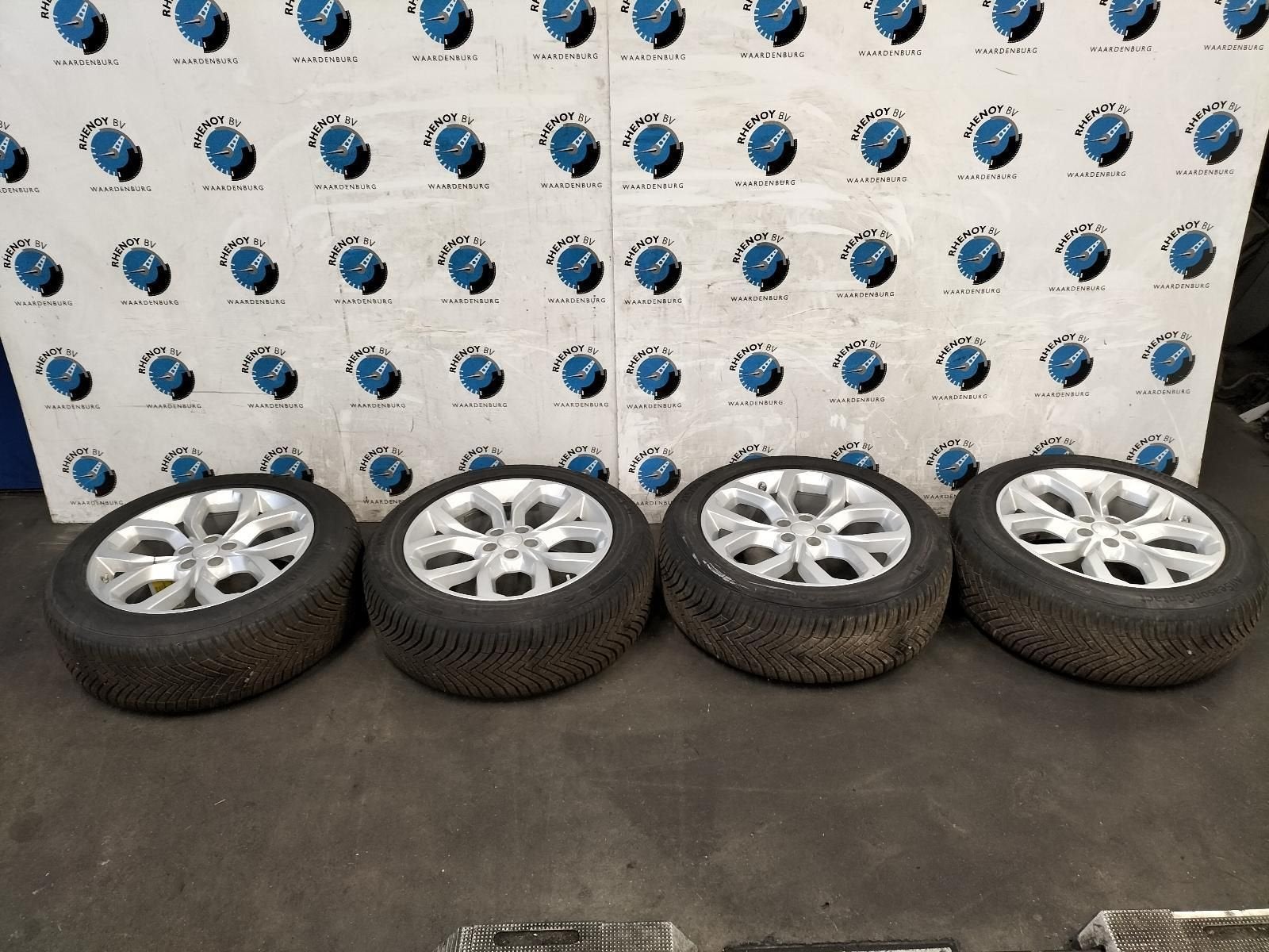 Discovery sport 19 inch winterset  model 2016, Auto-onderdelen, Gebruikt, -, -, Banden en Velgen