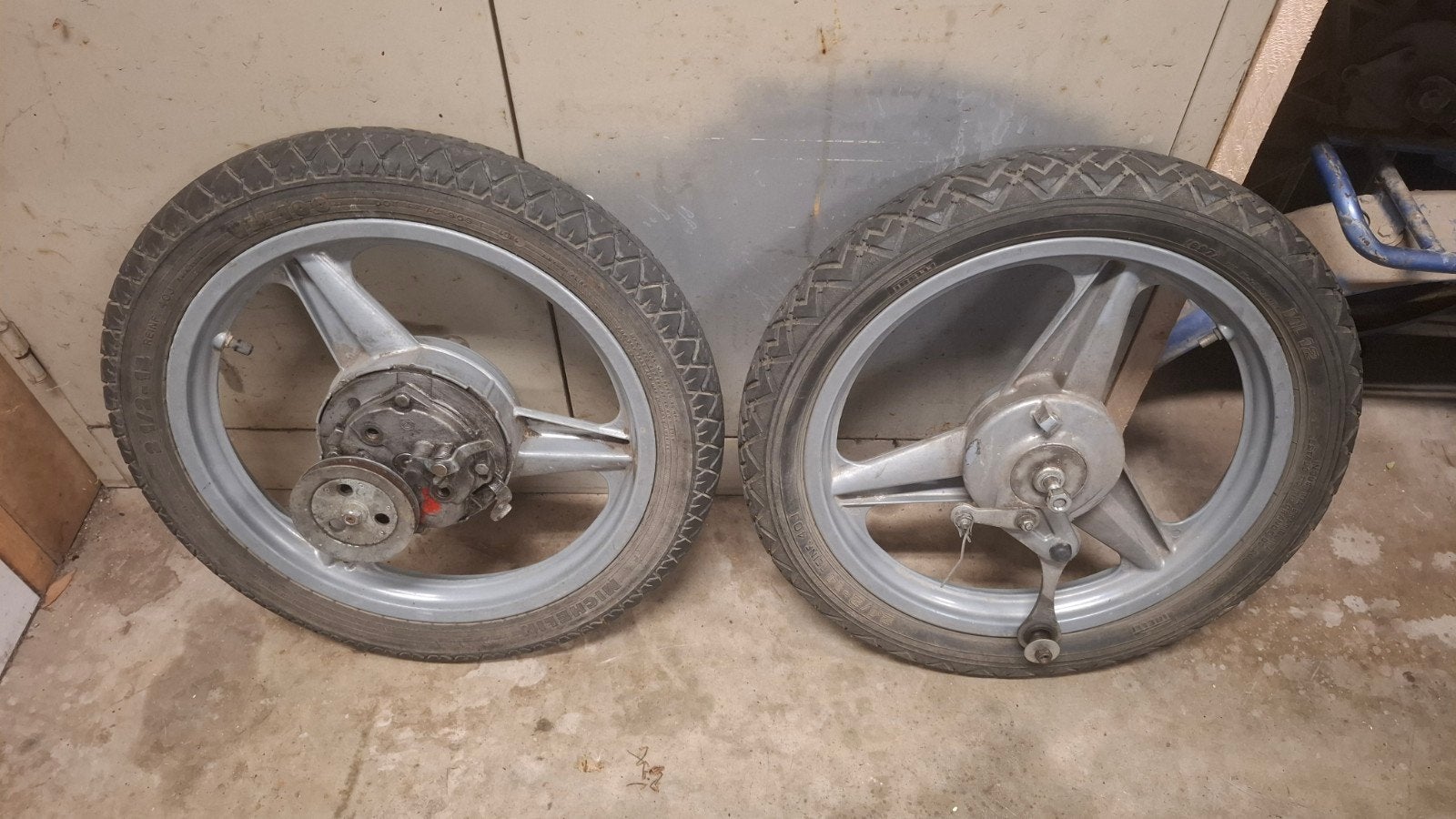 te koop setje vespa piaggio grillo velgen met brom klok, Ophalen, Gebruikt, Vespa piaggio grillo
