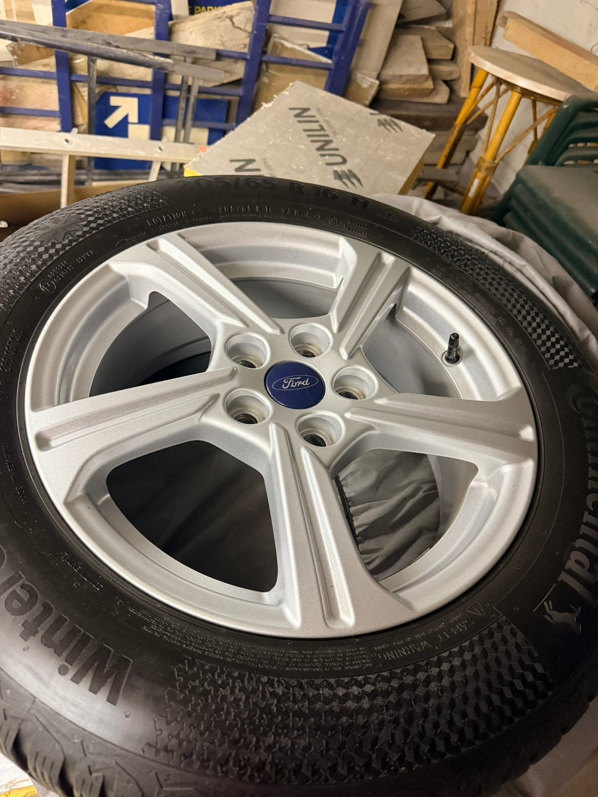 4 belles jantes d’origine ford et pneus neige, Autos : Pièces & Accessoires, Pneus & Jantes, Pneus et Jantes, Pneus hiver, 16 pouces