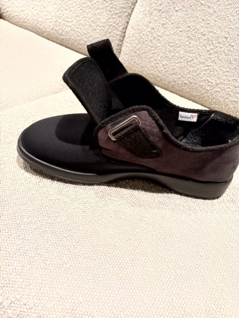 Chaussures / Pantoufles Varomed pointure 43, Vêtements | Hommes, Chaussures, Varomed, Enlèvement ou Envoi, Pantoufles, Porté