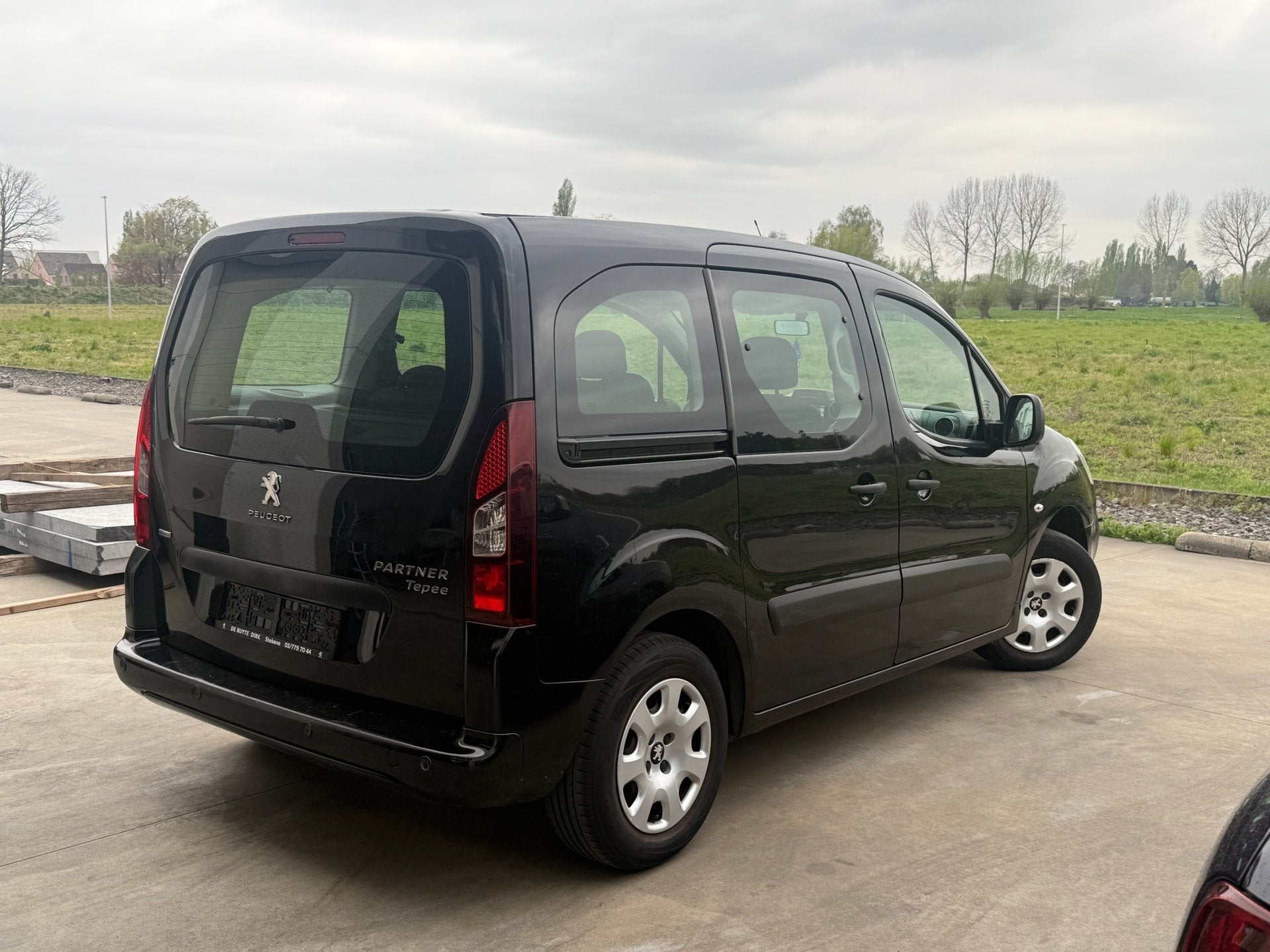Peugeot Partner, 2017, Navi, Airco, Parksens + 12M Garantie, Auto's, Voorwielaandrijving, Gebruikt, Zwart, Bedrijf