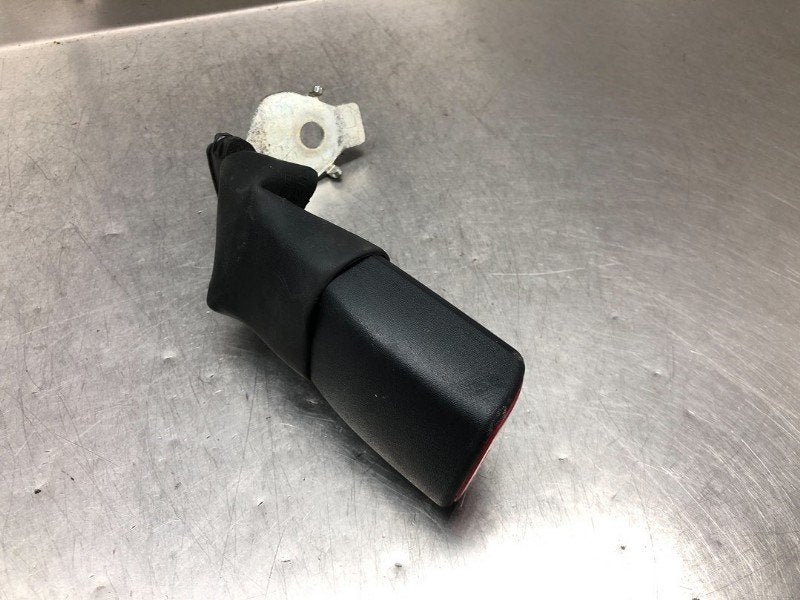 BOUCLE DE CEINTURE ARRIÈRE DROIT Toyota Auris (E15), Utilisé, Toyota