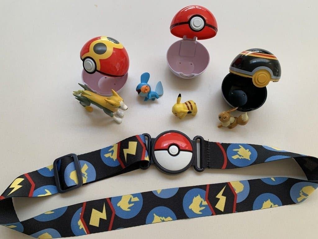Pokémon: Clip'n Go PokéBall riem + 3 ballen + 4 speelfiguren, Enlèvement