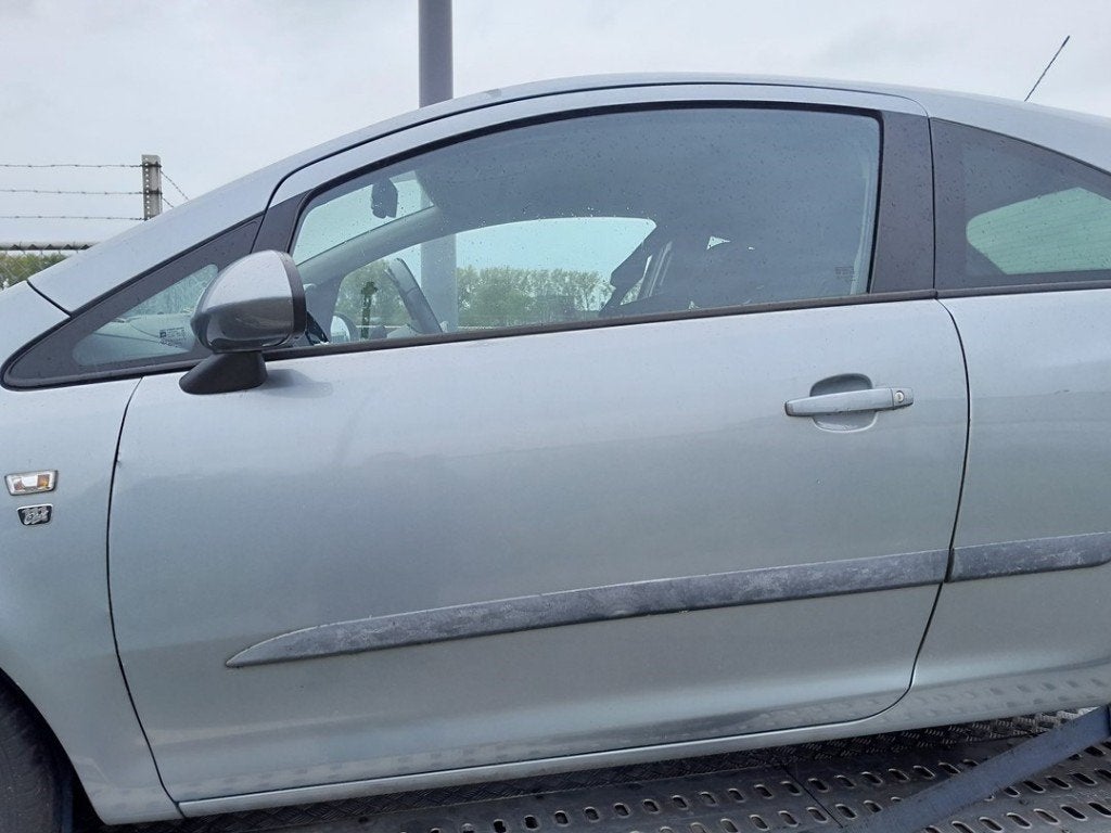 PORTIER LINKS VOOR Opel Corsa D (01-2006/12-2014), Auto-onderdelen, Gebruikt, Deur, Opel Automobile GmbH, Kontakt-opel@opel.com