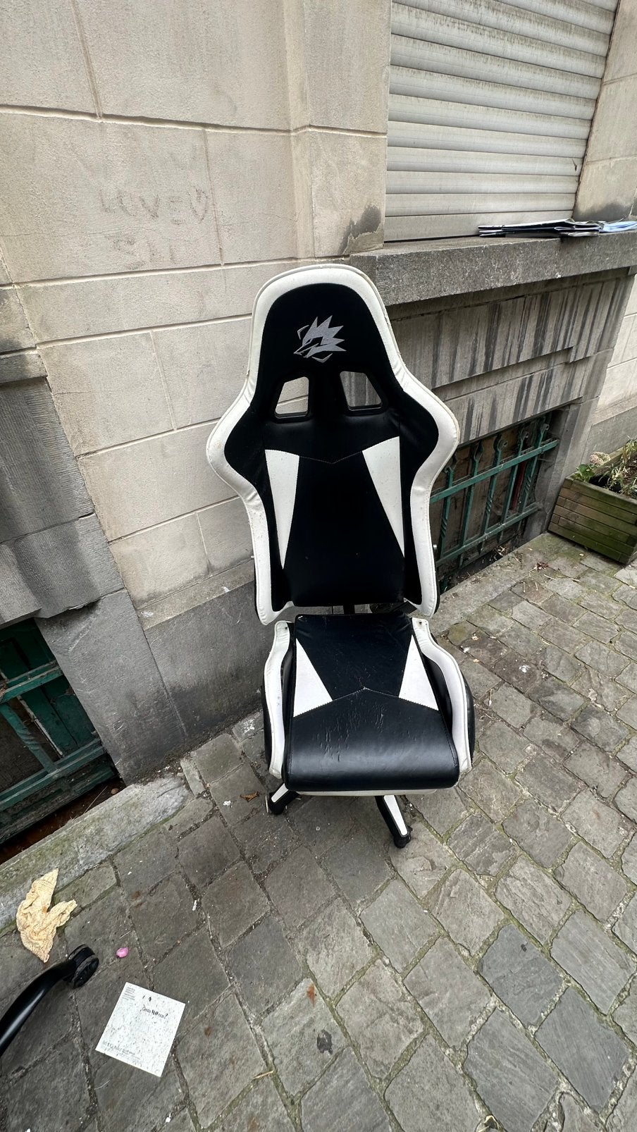 Chaise gaming noire et blanche, Maison & Meubles, Chaises, Enlèvement ou Envoi, Gaming, Utilisé, Une
