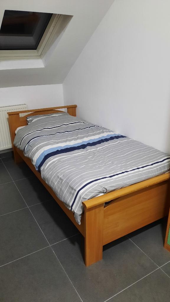 Eenpersoonsbed met nachtkastje, Ophalen, 100 cm, Eenpersoons, Zo goed als nieuw