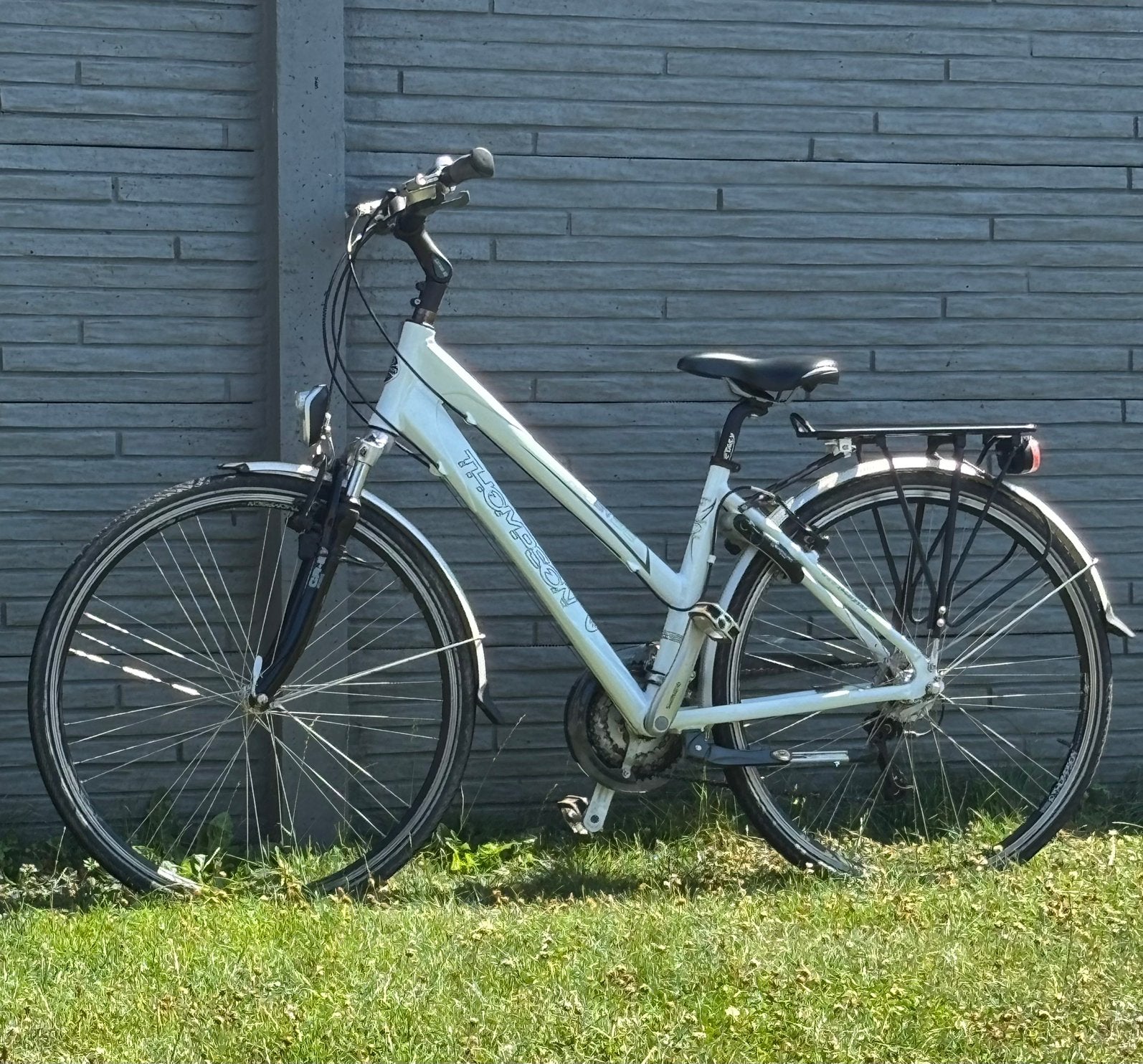 Damesfiets/ trekkingfiets 28 inch Zeer goede staat, Fietsen en Brommers, Ophalen, Zo goed als nieuw, 28 inch