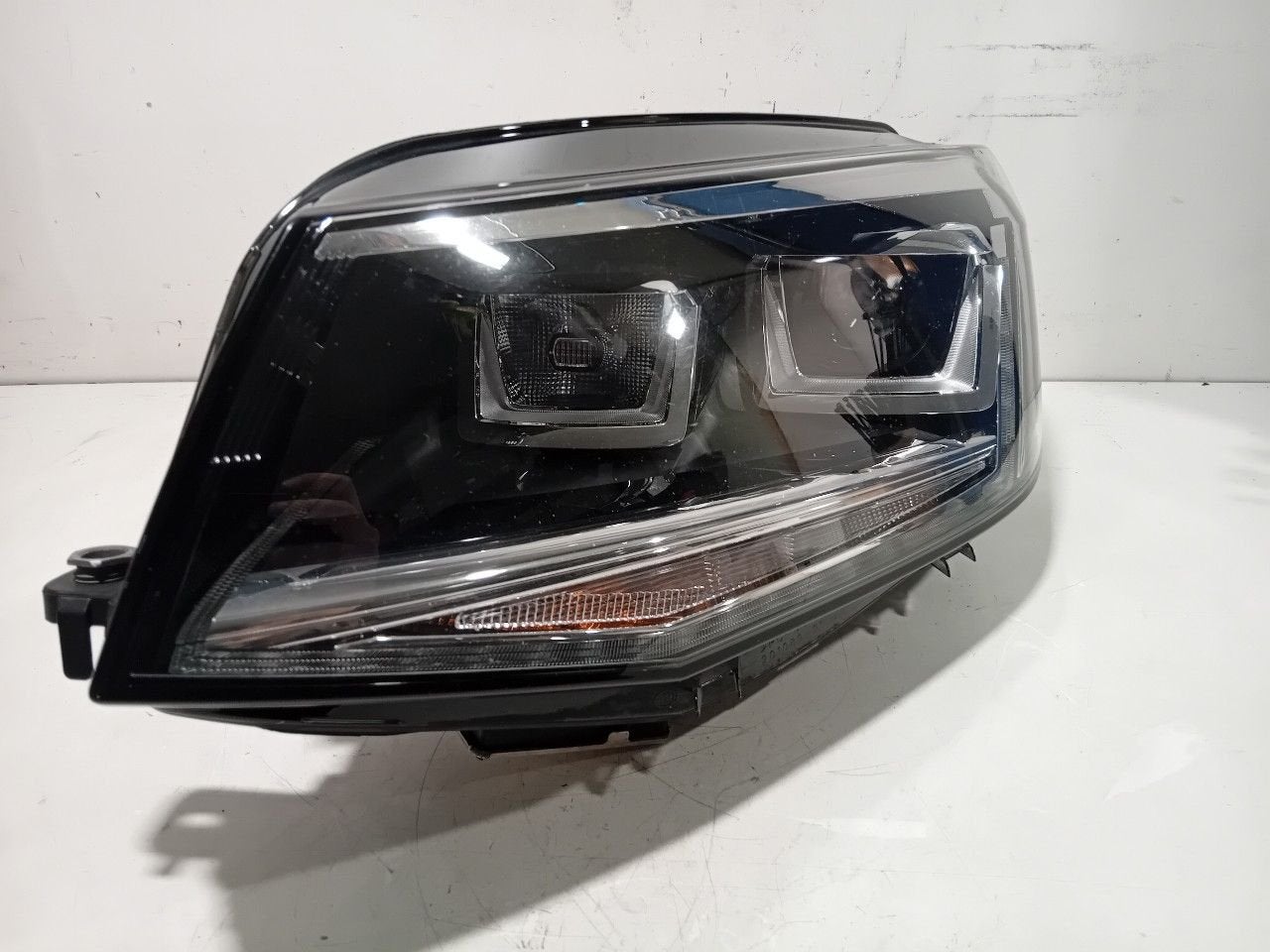 Koplamp links Volkswagen Caddy, Onderdelen@venauto.nl, Van der Ven Autorecycling B.V., Ettenseweg 76, 4706 PB Roosendaal, The Netherlands