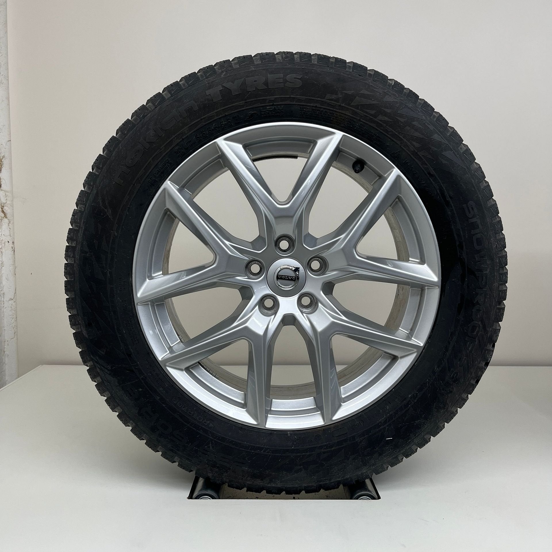 Volvo XC60 - 18 inch - winterbanden, Autos : Pièces & Accessoires, Pneus et Jantes, Pneus hiver, Enlèvement ou Envoi, Véhicule de tourisme