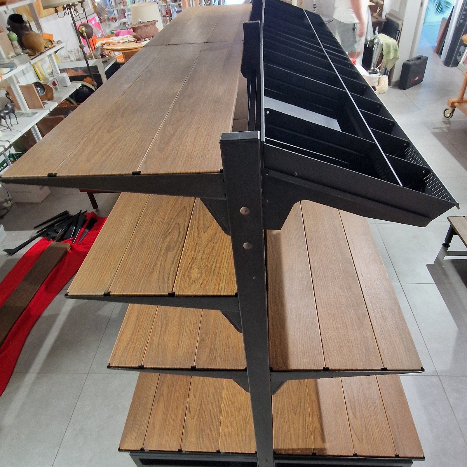 Vintage ijzeren winkeldisplay jaren 60 met houtlook , midden, Ophalen of Verzenden