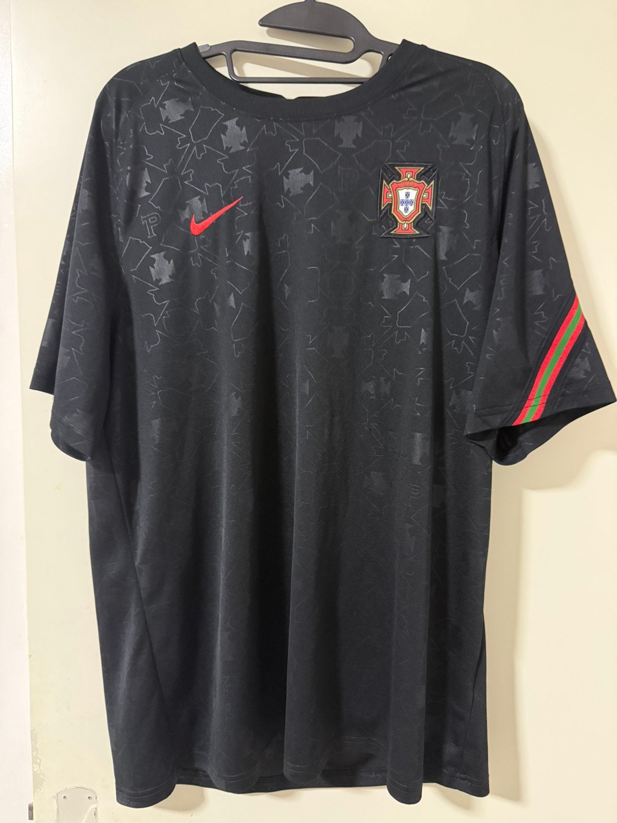 Maillot Portugal Nike 2022 Noir Taille XL Excellent état, Vêtements | Hommes, T-shirts, Comme neuf, Noir, Enlèvement ou Envoi