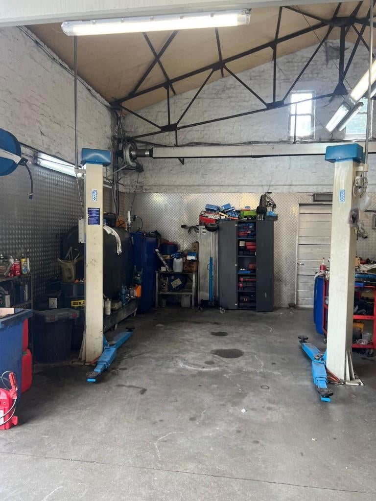 À VENDRE – Garage Automobile – Sint-Pieters-Leeuw, Immo, Garages en Parkeerplaatsen, Provincie Vlaams-Brabant