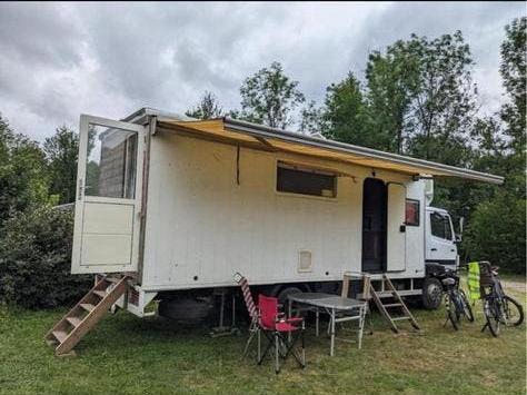 Mercedes 814 camping car, Siège standard, Boîte manuelle, Intégral, 8 à 9 mètres