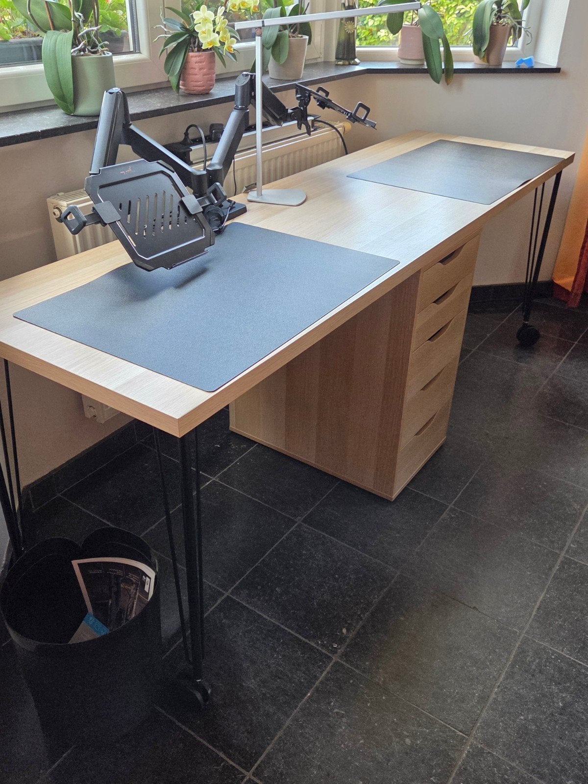 Bureau met middenconsole. Eikkleurig. Zeer mooie staat., Ophalen, Met wielen
