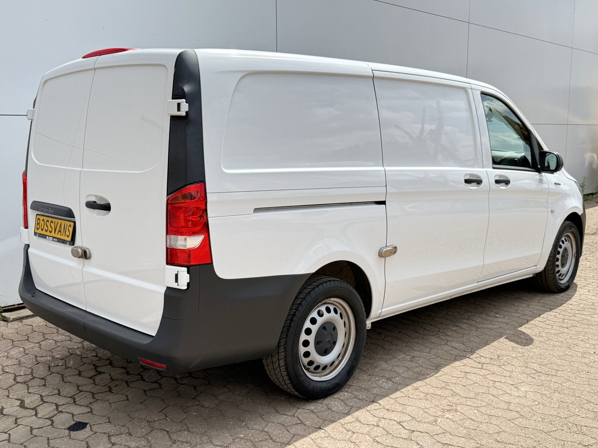 Mercedes-Benz eVito eVito 112 66kWh L2 280km WLTP 95,6% (SOH, Auto's, Zwart, Mercedes-Benz, 5 deurs, Te koop