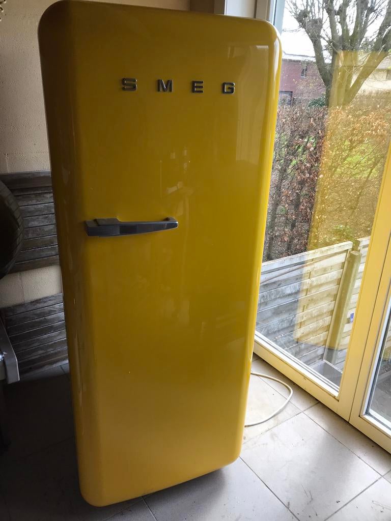Design gele smeg frigo met diepvriesvakje, Elektronische apparatuur, Koelkasten en IJskasten, Ophalen, Zo goed als nieuw