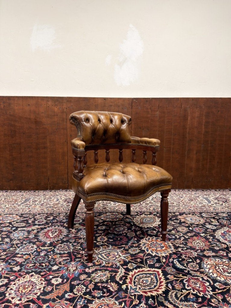 Klassiek Engels Chesterfield Bureaustoel, Antiquités & Art, Antiquités | Bureau & Affaires, Enlèvement ou Envoi