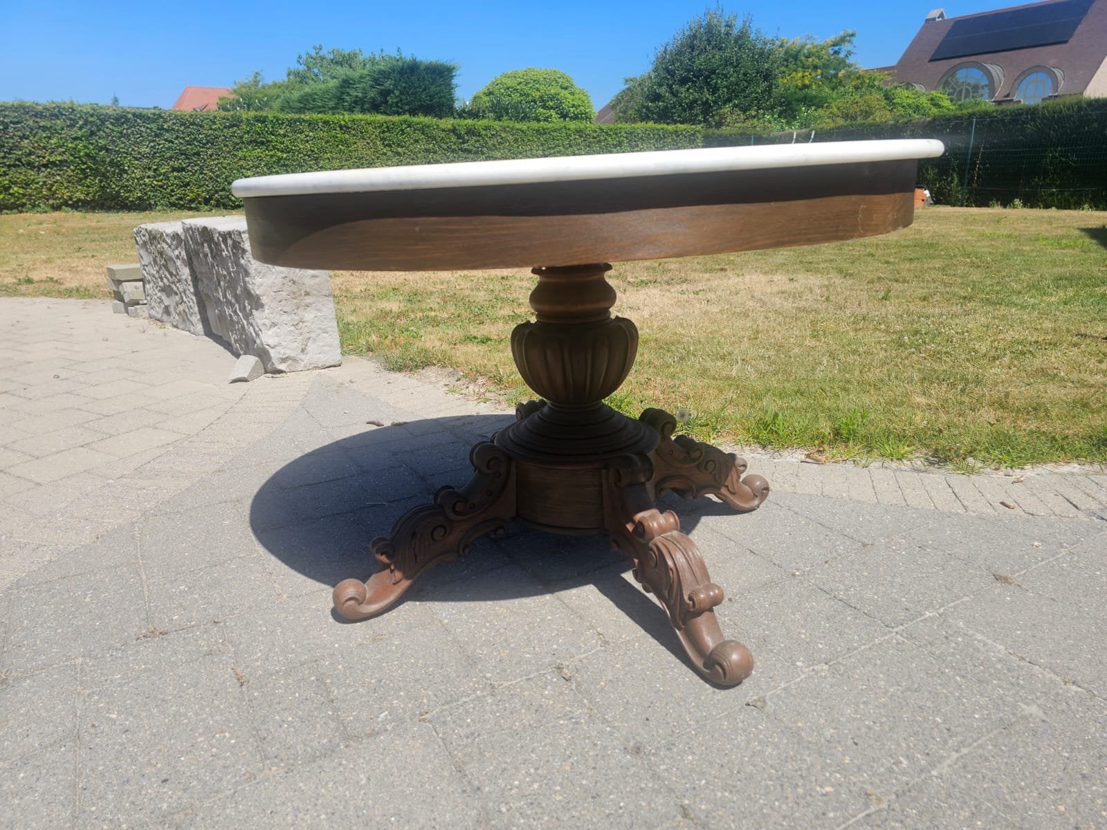 Antieke tafel, Enlèvement