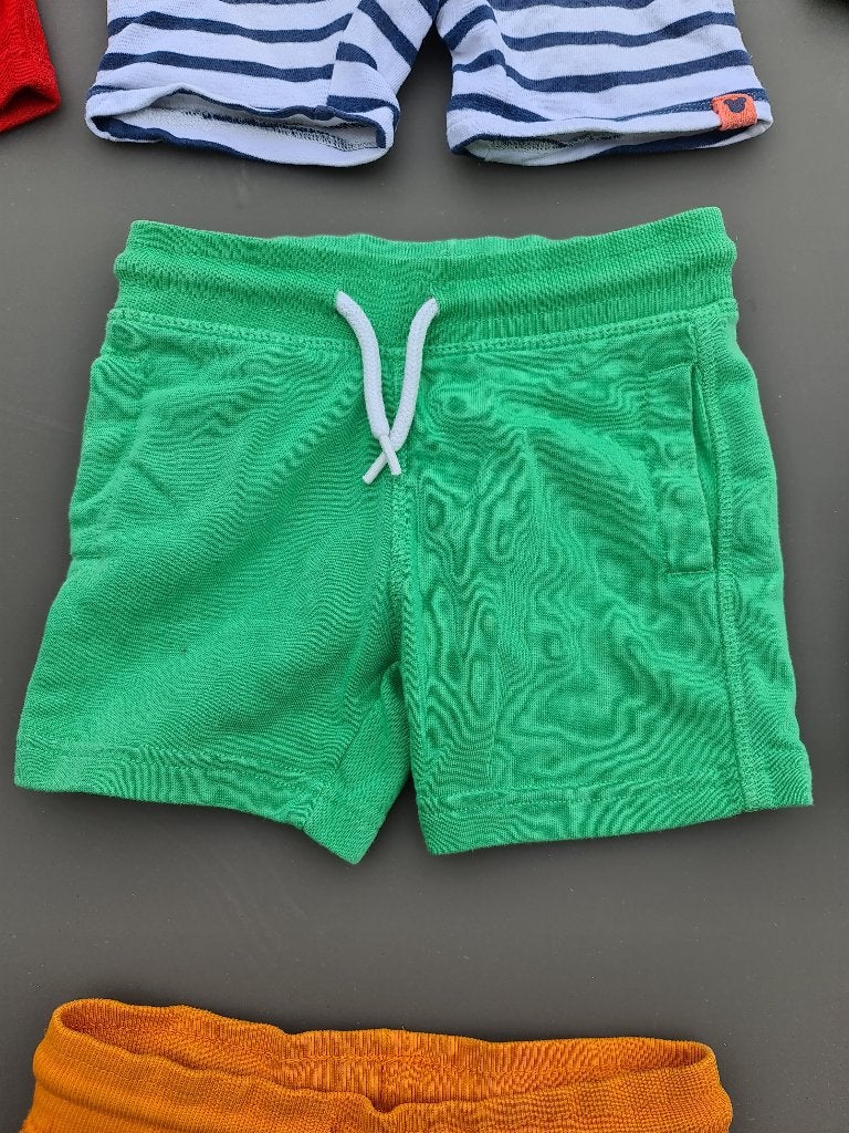 groene korte broek, CA, 98, Kinderen en Baby's, Kinderkleding | Maat 98, Ophalen, Zo goed als nieuw, Broek