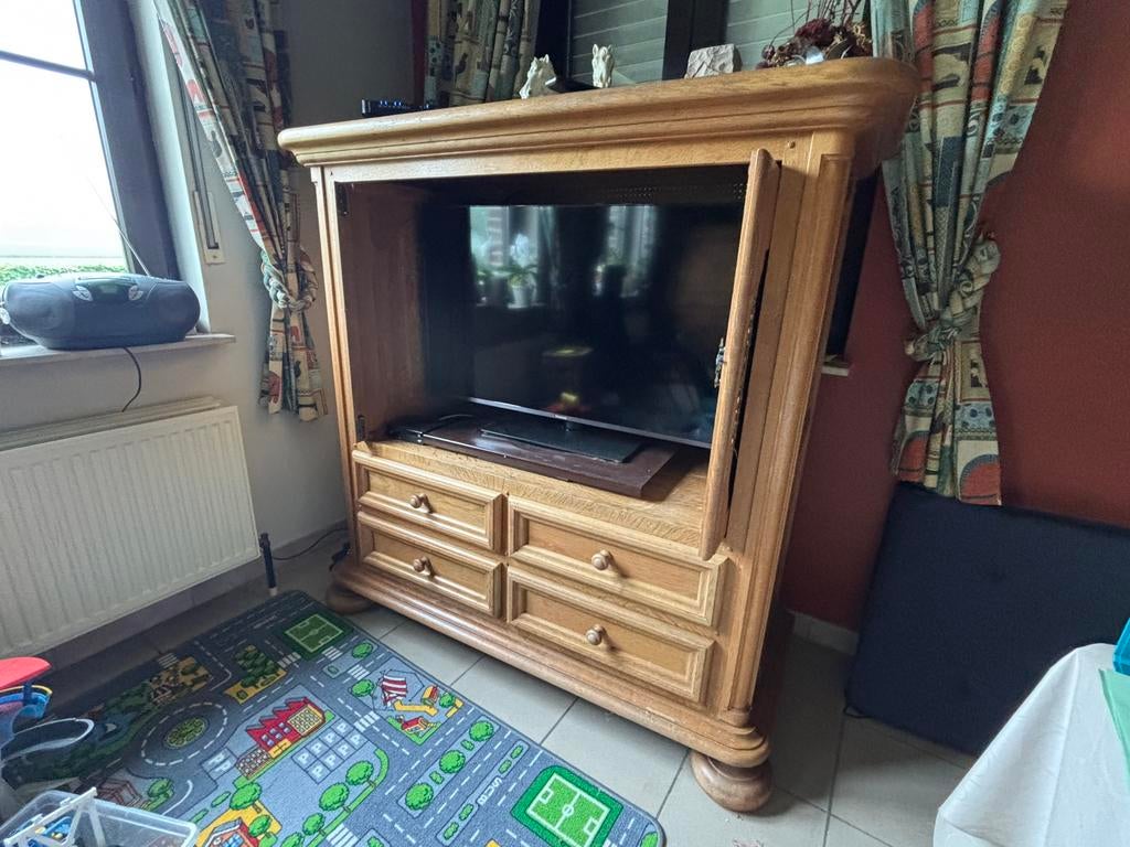 Te koop: Eiken masieven tv-kast met 4 lades 140x140x60, Antiek en Kunst, Ophalen